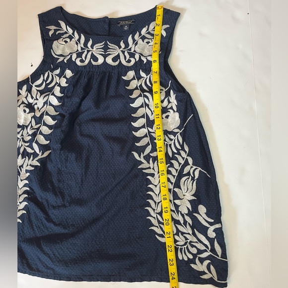 LUCKY BRAND Women's Sleeveless, Round Neck, Blue Top With Embroidery SZ Medium - Picture 8 of 8